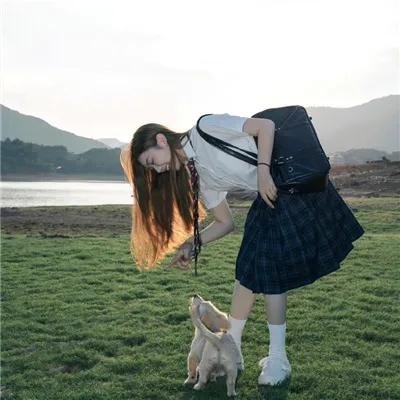 四月的女儿封面